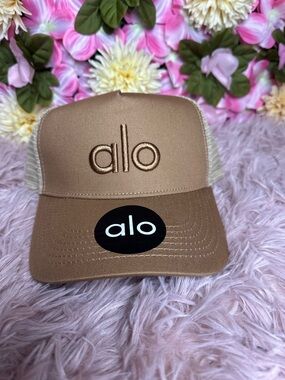 Trucker Hat – Stylish & Trendy